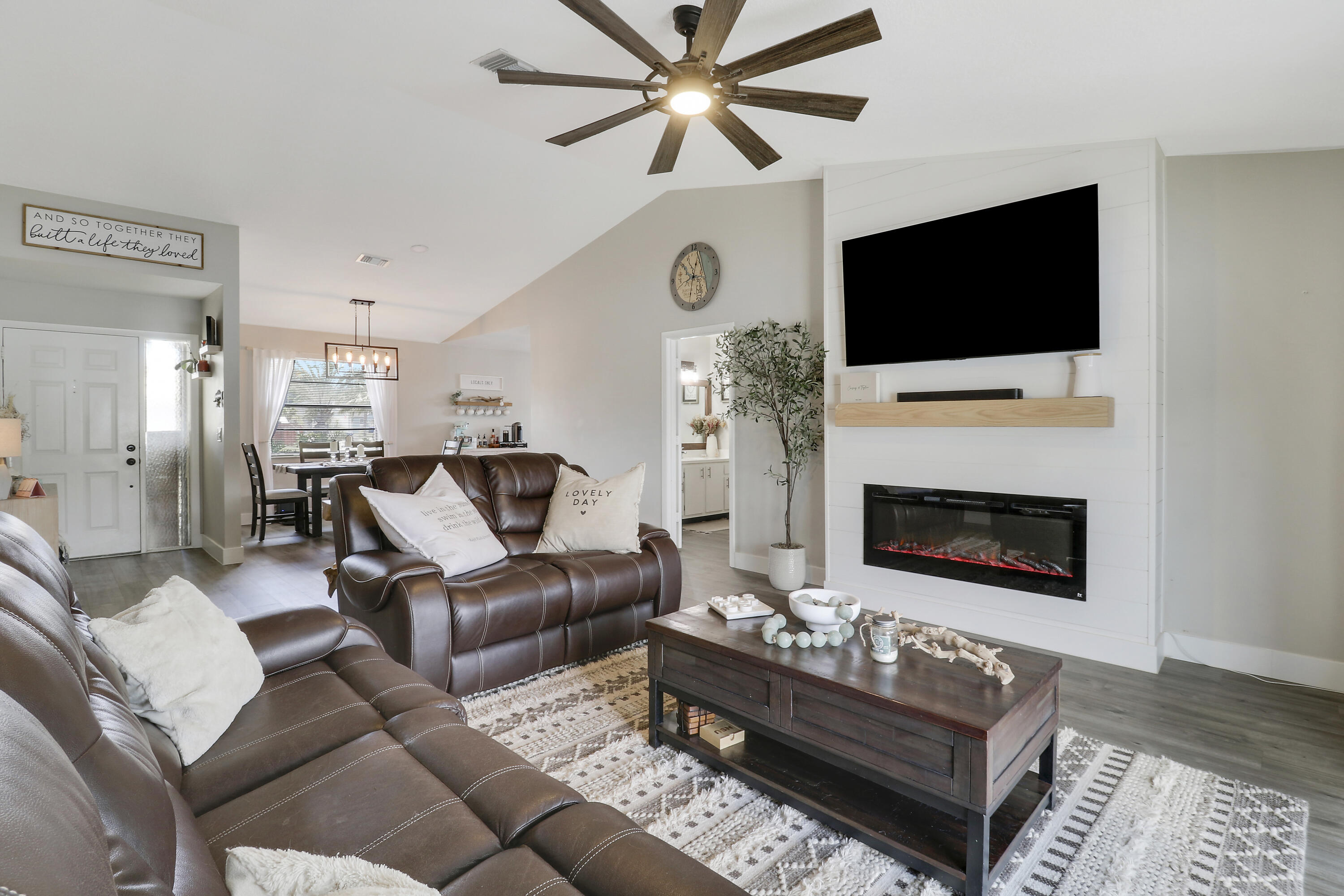 108 Greenbriar Drive Jupiter, FL 33458 - Photo 16 of 26 Living Room