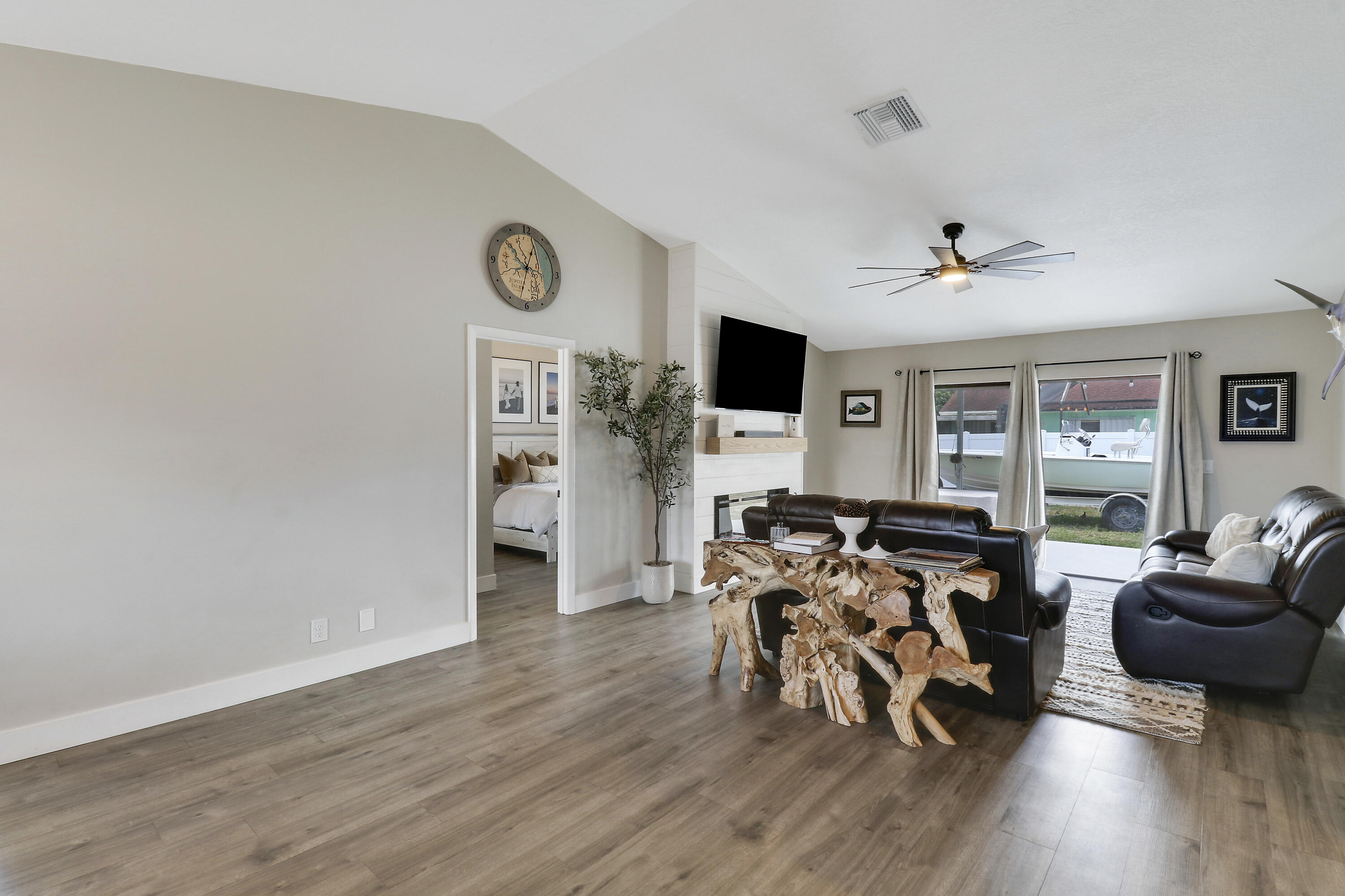 108 Greenbriar Drive Jupiter, FL 33458 - Photo 17 of 26 Living Room
