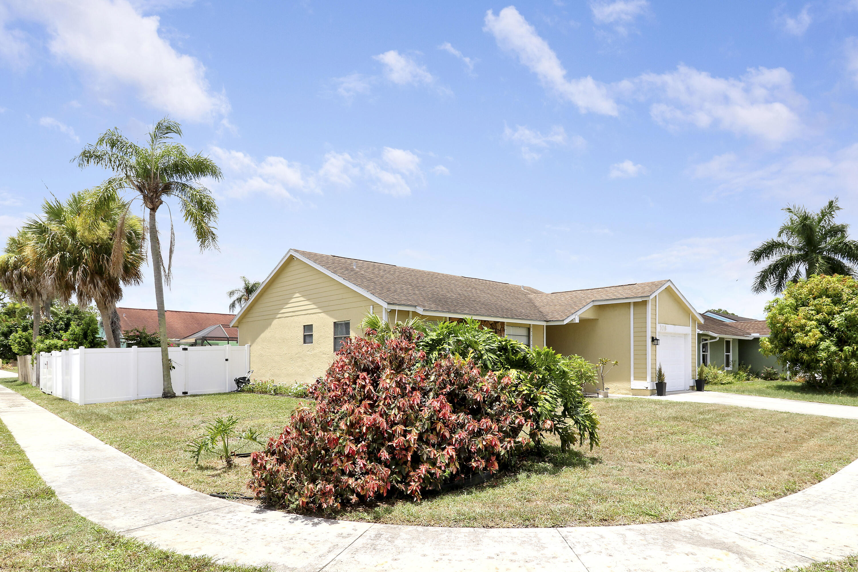 108 Greenbriar Drive Jupiter, FL 33458 - Photo 3 of 26 Large Corner Lot