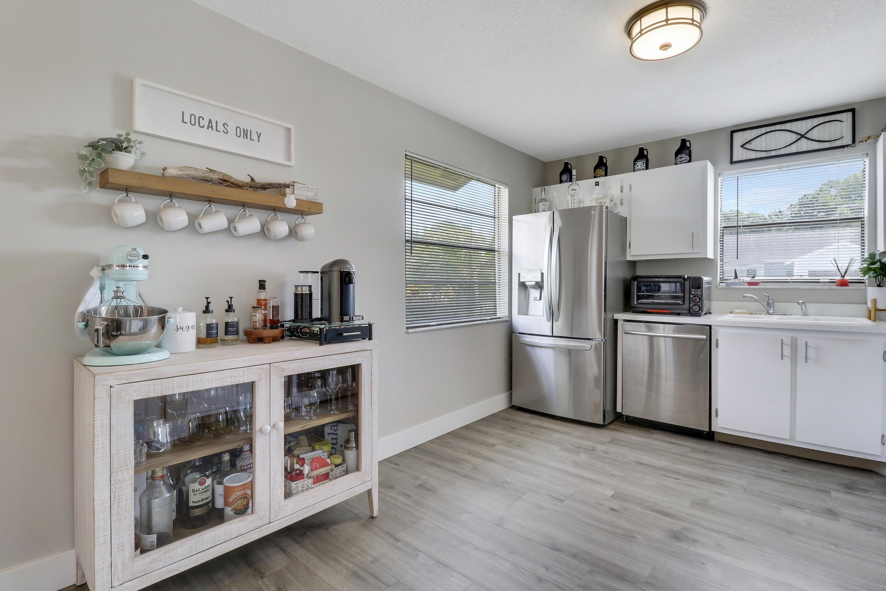 108 Greenbriar Drive Jupiter, FL 33458 - Photo 9 of 26 Kitchen