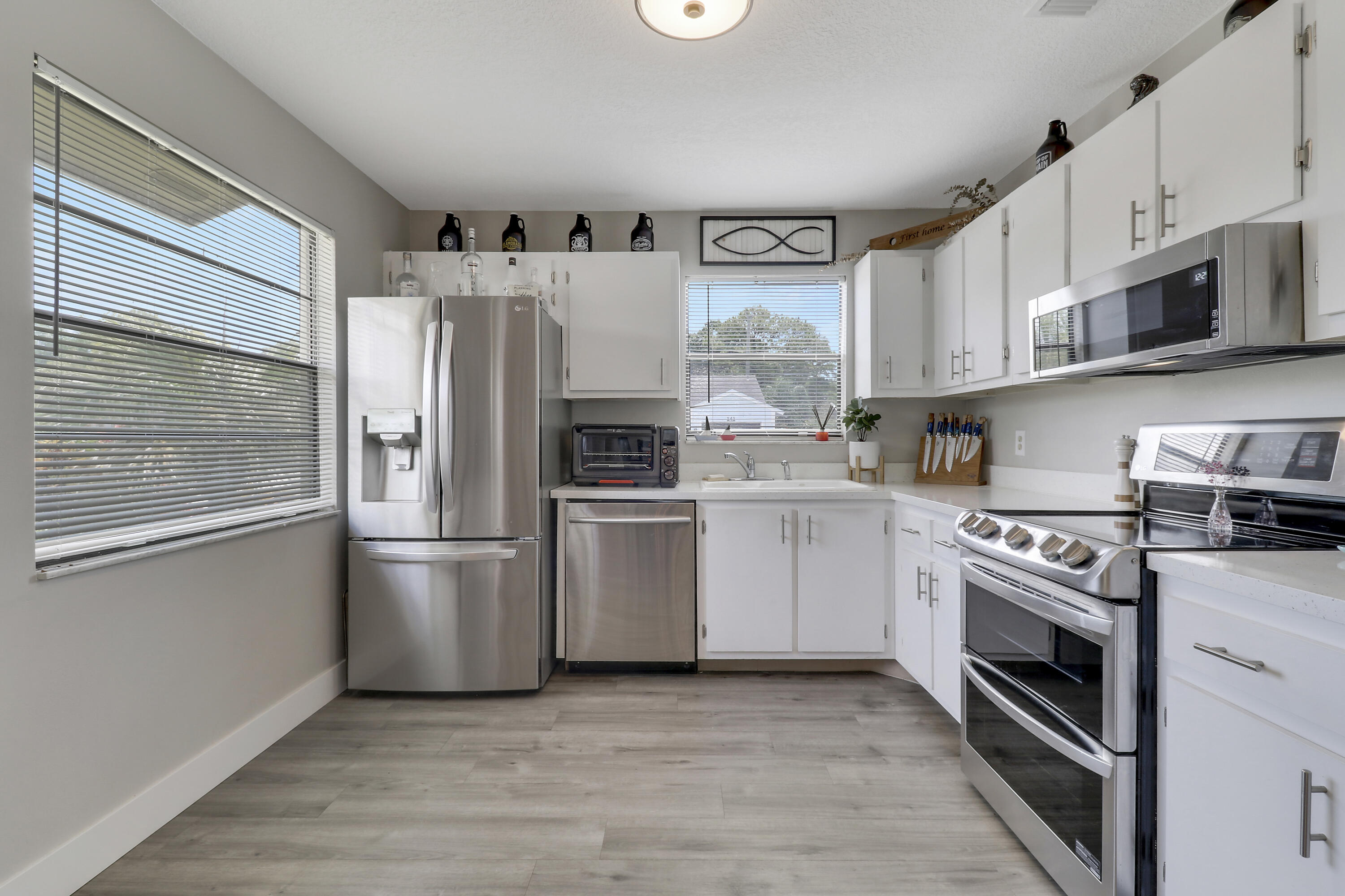 108 Greenbriar Drive Jupiter, FL 33458 - Photo 10 of 26 Kitchen