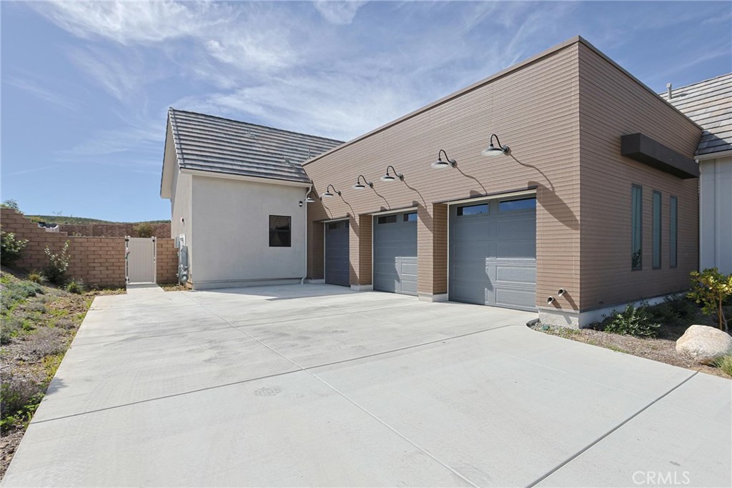 32213 Daybrook Terrace Temecula, CA 92591 - Photo 6 of 75 a front view of a house with mountain