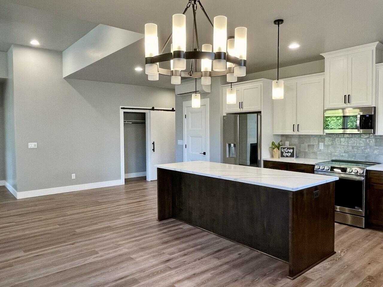 347 Randy Street Ashland, OR 97520 - Photo 8 of 36 Kitchen