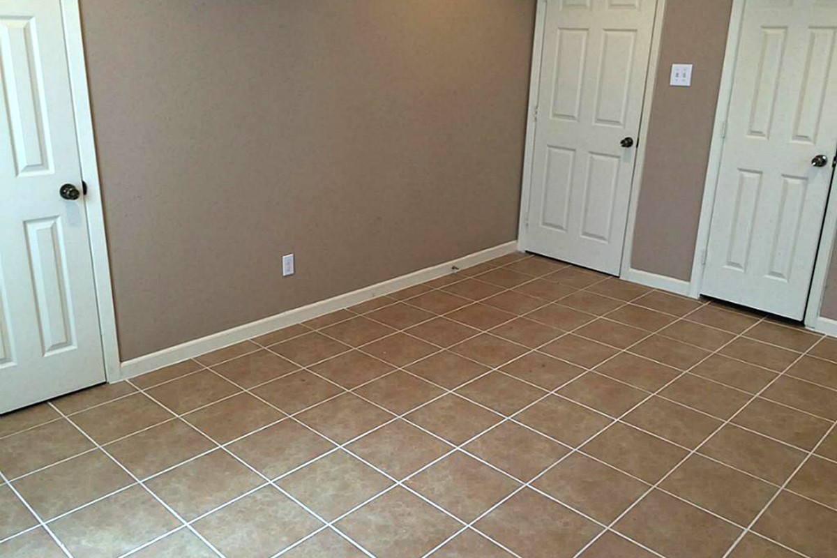 5103 Yellowstone Boulevard Houston, TX 77021 - Photo 10 of 10 an empty room and a window