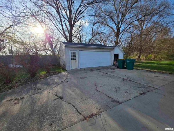 $55,900 | 30 North Soangetaha Road, Galesburg, IL 61401