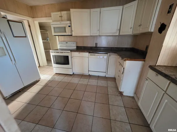 $55,900 | 30 North Soangetaha Road, Galesburg, IL 61401
