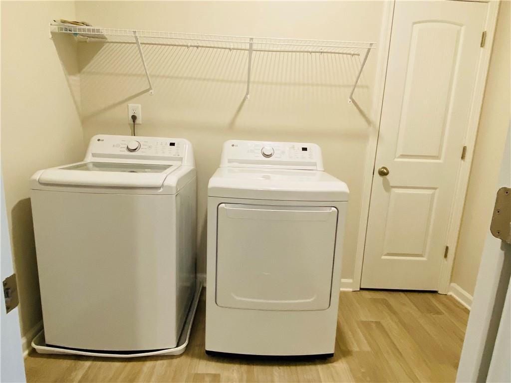 5101 Woodline View Circle Auburn, GA 30011 - Photo 11 of 26 a utility room with dryer and washer