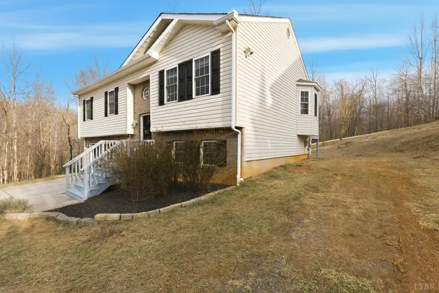 $299,900 | 119 Oakview Drive, Monroe, VA 24574
