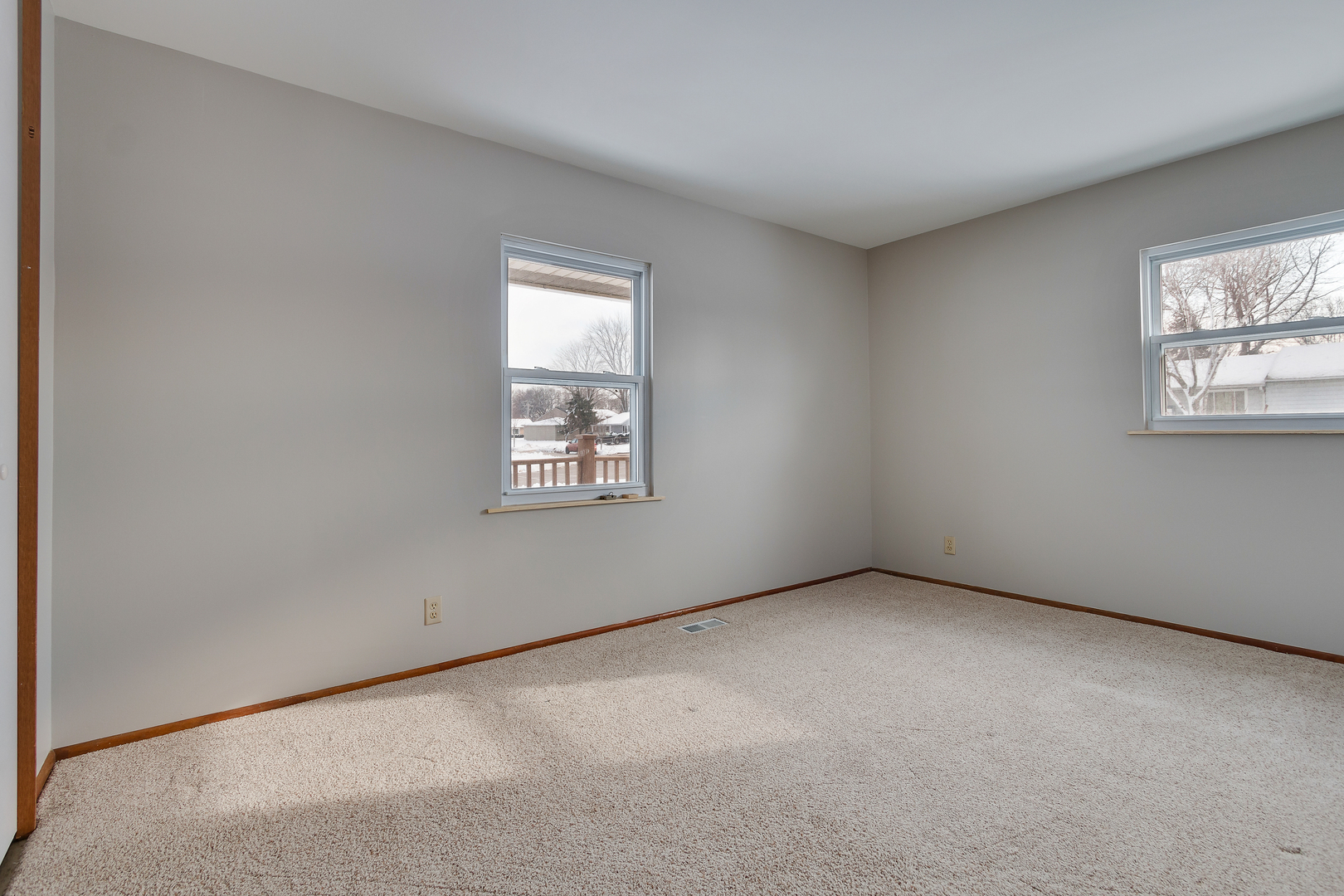 1240 Post Road Aurora, IL 60506 - Photo 11 of 15 an empty room with windows