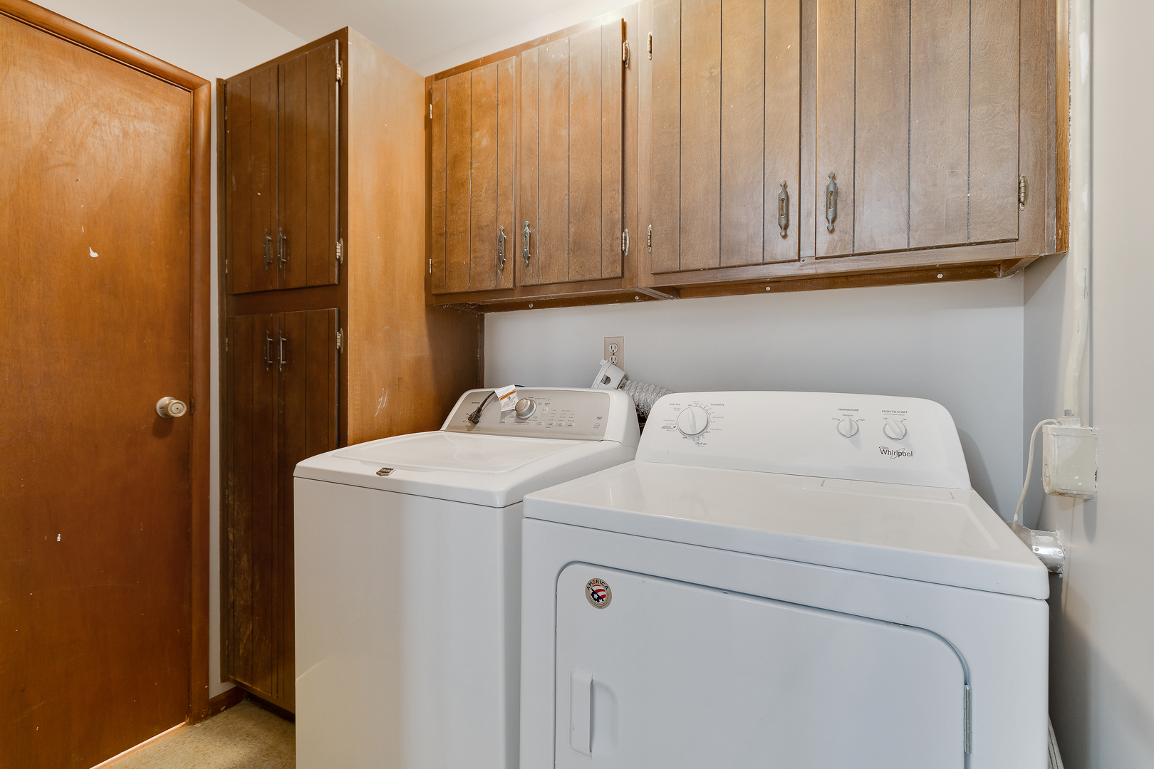 1240 Post Road Aurora, IL 60506 - Photo 9 of 15 a utility room with dryer and washer