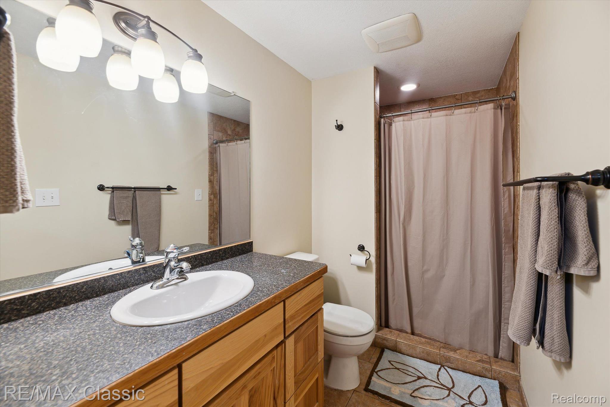 1712 Ridge Road White Lake, MI 48383 - Photo 13 of 33 Gallery Image 13