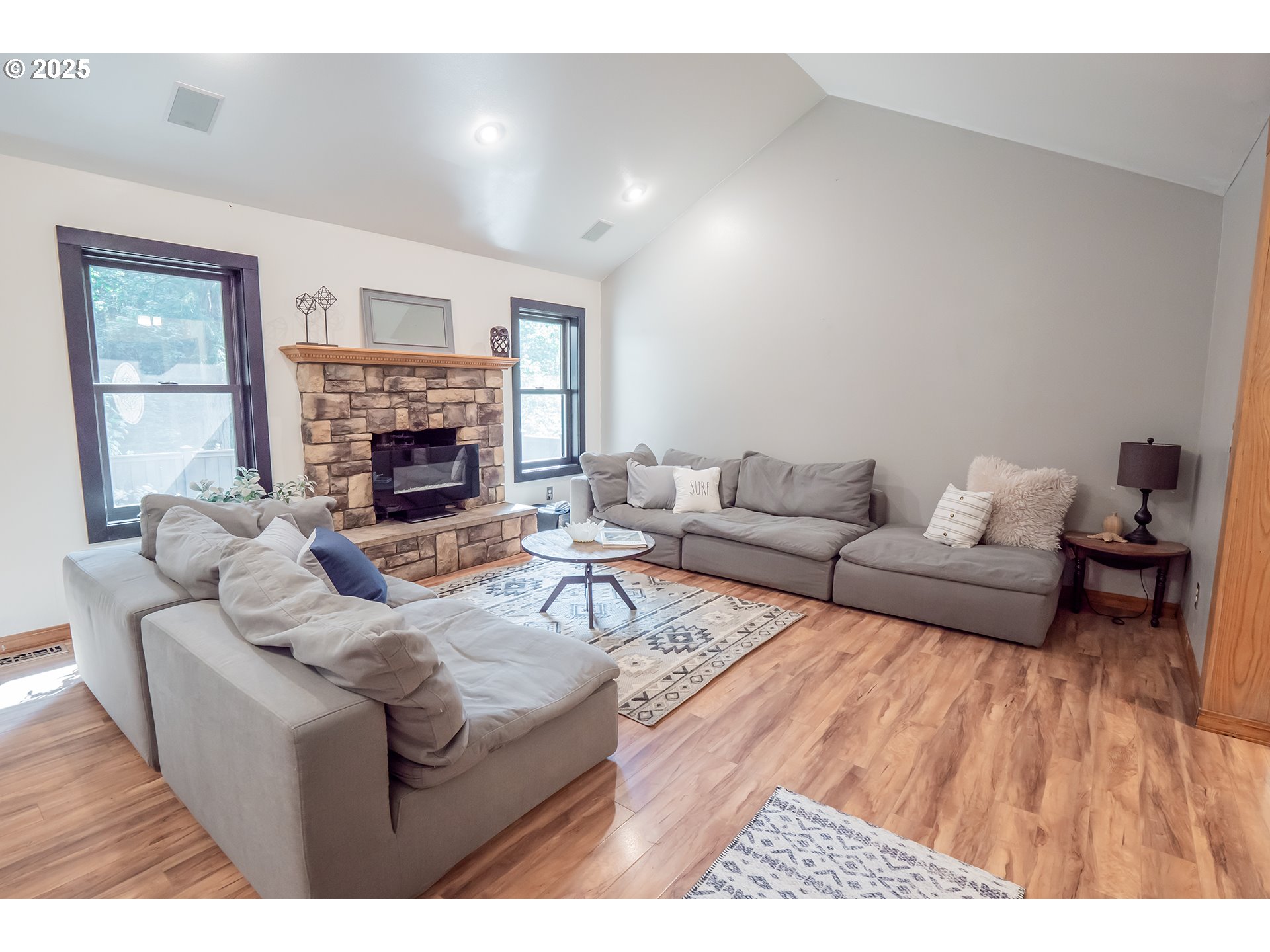 30138 Fox Hollow Road Eugene, OR 97405 - Photo 3 of 47 Gallery Image 3