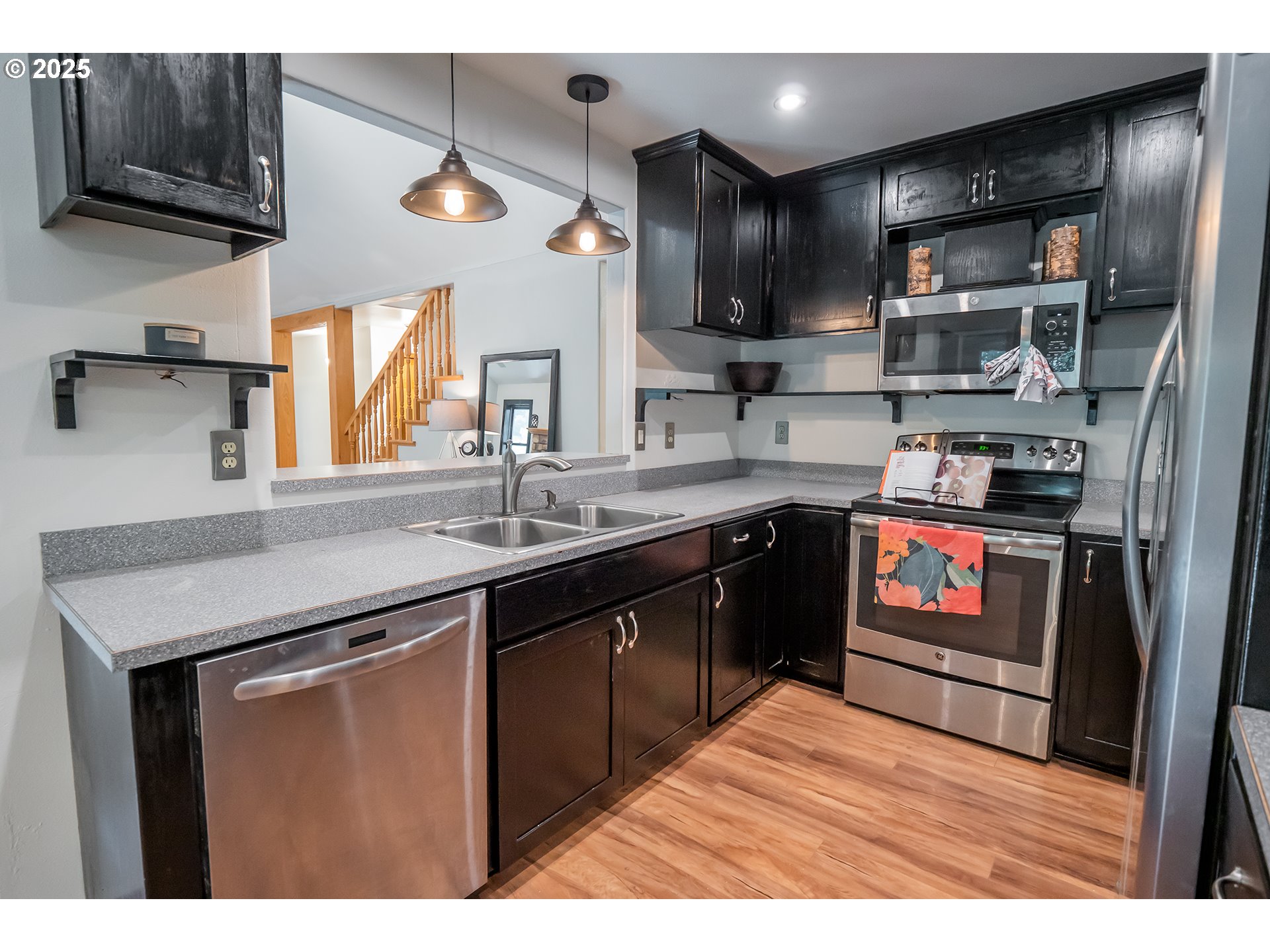30138 Fox Hollow Road Eugene, OR 97405 - Photo 5 of 47 Gallery Image 5