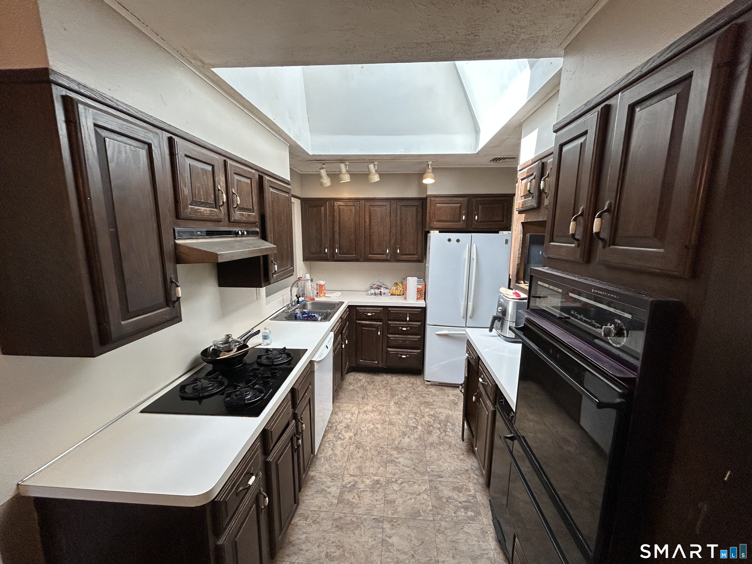 28 Goebel Road Hamden, CT 06514 - Photo 5 of 14