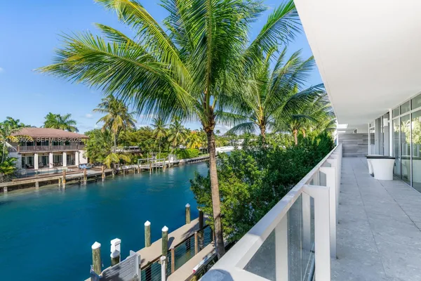 $15,000 | 1201 20th Street, Unit 301, Miami Beach, FL 33139