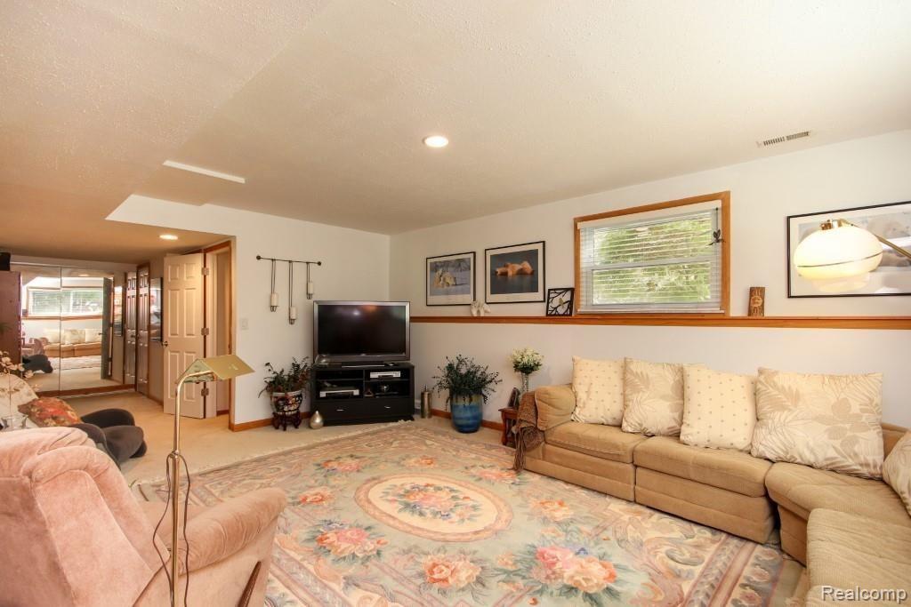 11357 Mcgregor Road Pinckney, MI 48169 - Photo 32 of 56 29 11357 McGregor LOWER LEVEL FAMILY ROOM (28 of 56) (Custom).jpg