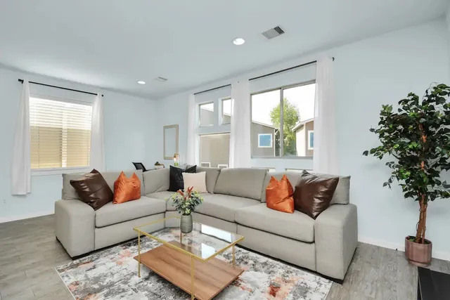 $1,700 | 5411 Lindsay Lane, Houston, TX 77011