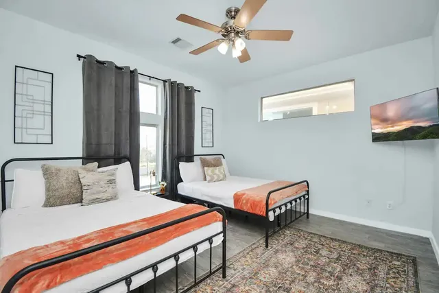 $1,700 | 5411 Lindsay Lane, Houston, TX 77011