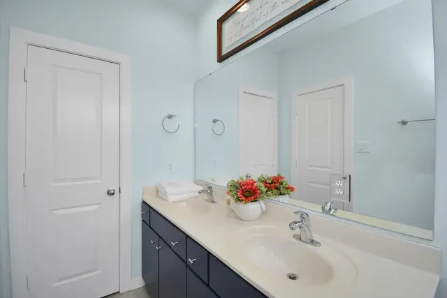 $1,700 | 5411 Lindsay Lane, Houston, TX 77011