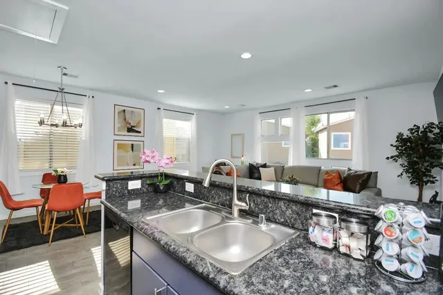 $1,700 | 5411 Lindsay Lane, Houston, TX 77011