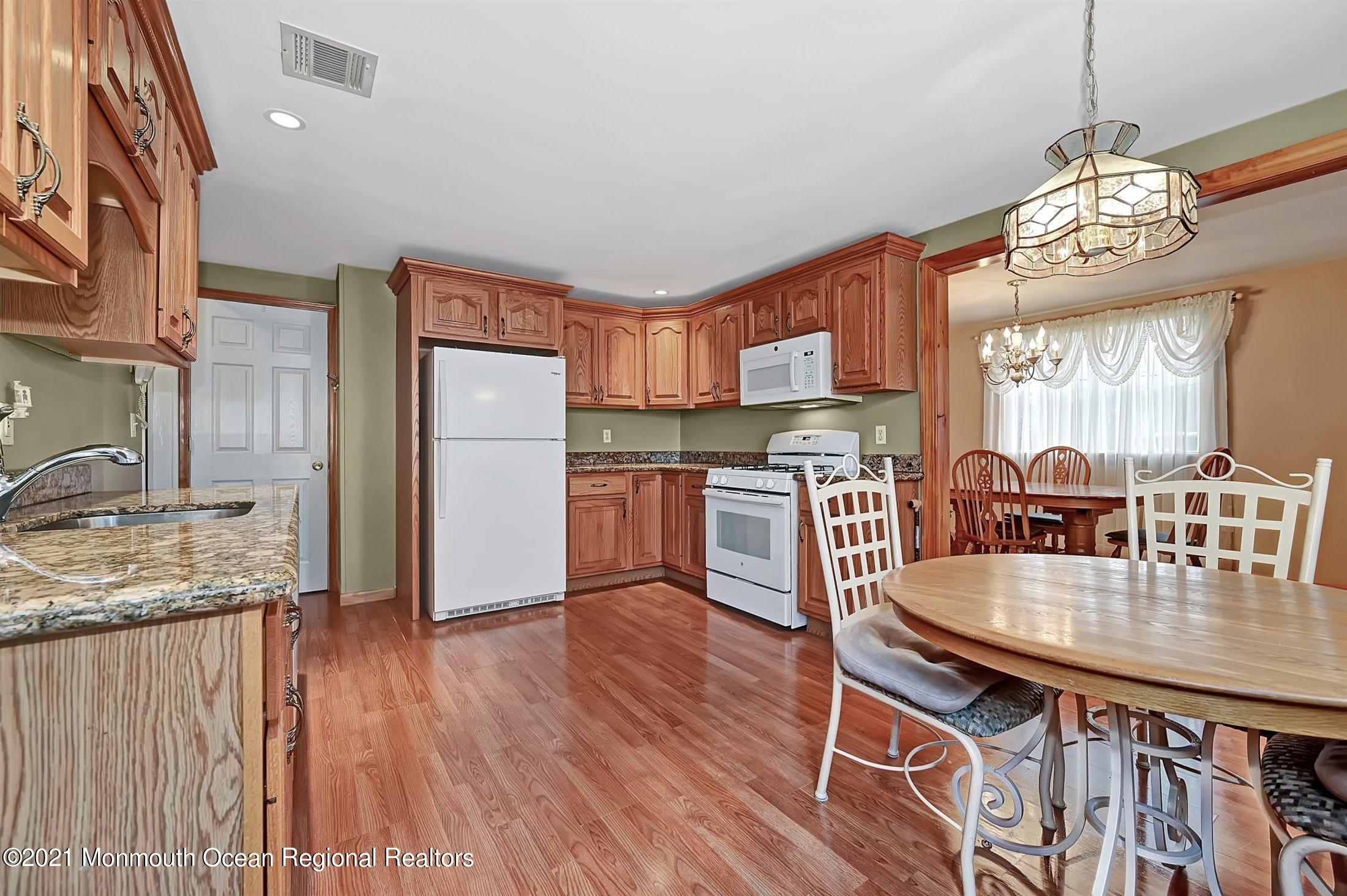 206 Middle Road Hazlet, NJ 07730 - Photo 11 of 25 12-Kitchen