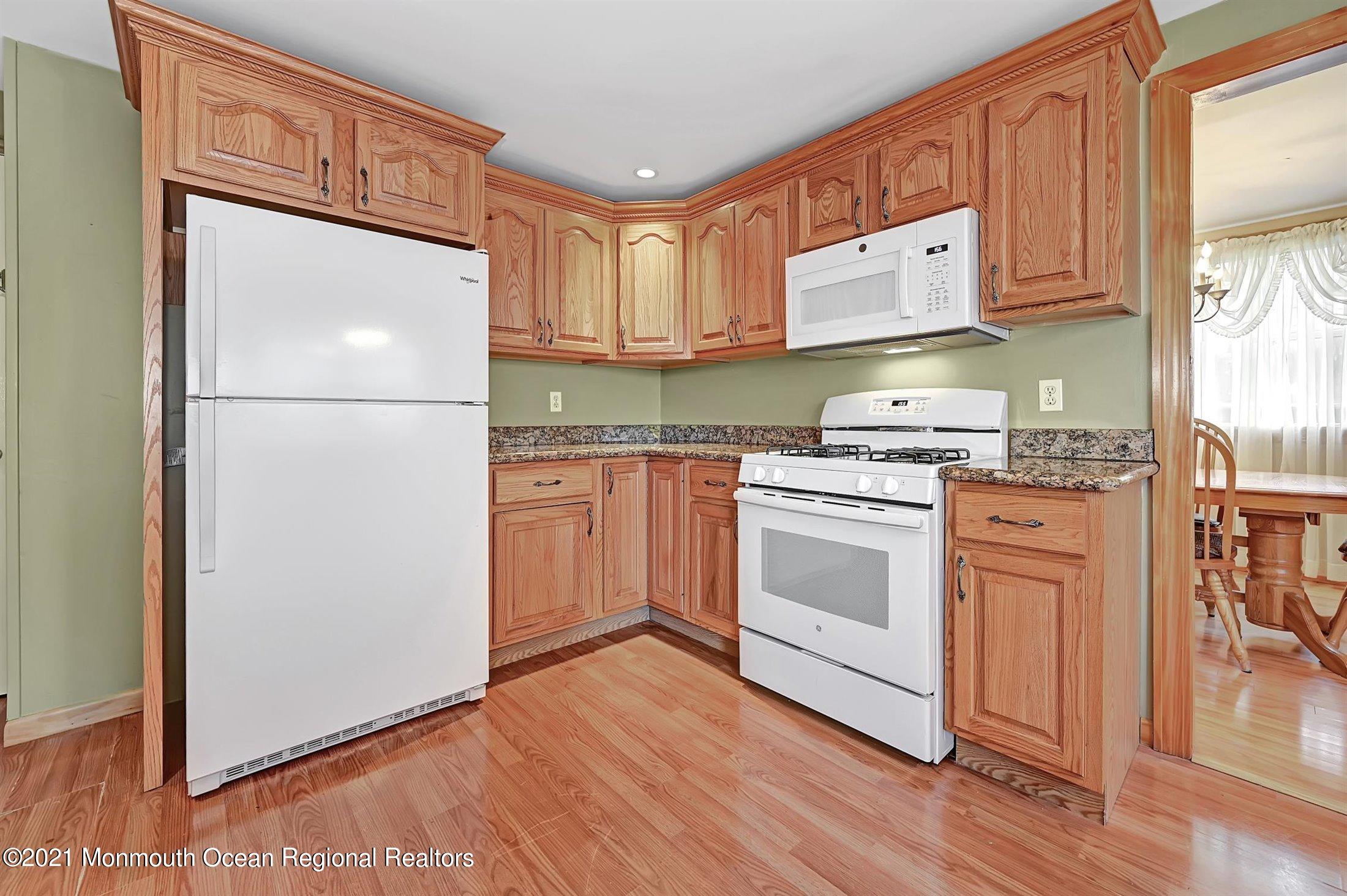 206 Middle Road Hazlet, NJ 07730 - Photo 12 of 25 13-Kitchen