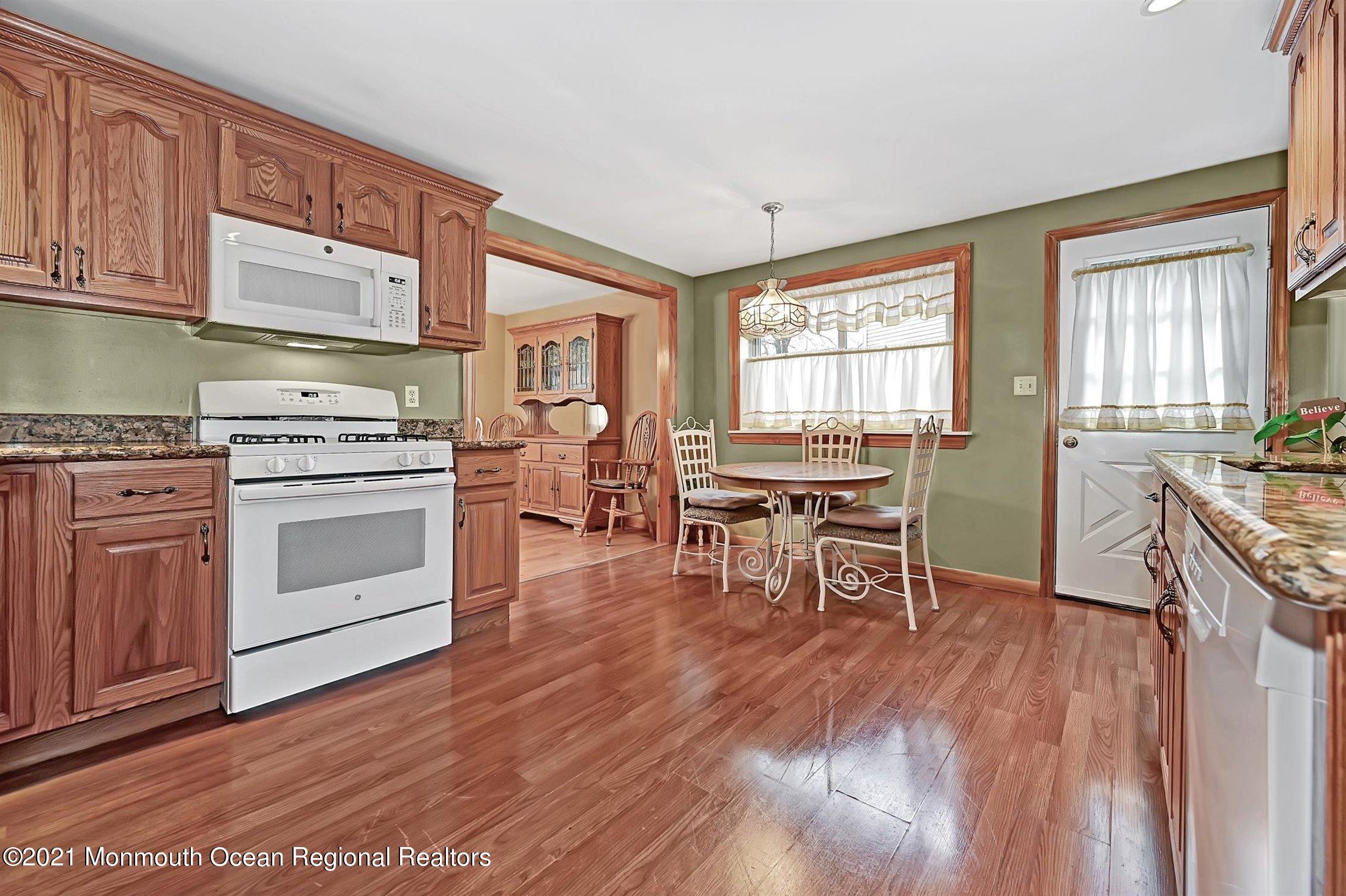206 Middle Road Hazlet, NJ 07730 - Photo 14 of 25 15-Kitchen