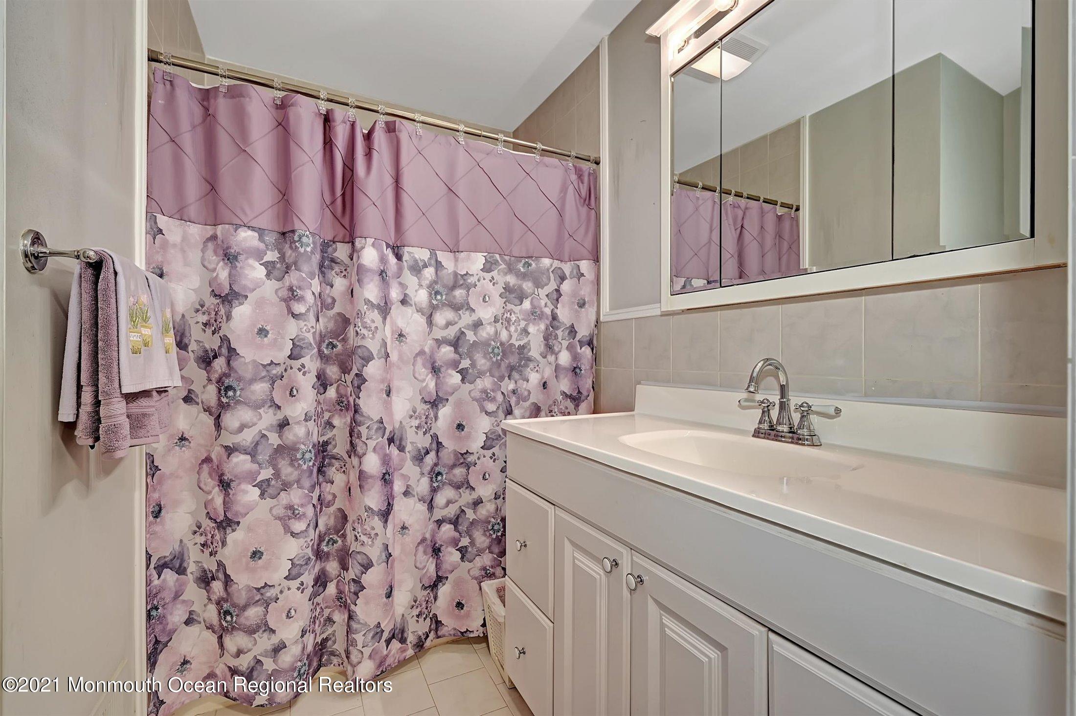 206 Middle Road Hazlet, NJ 07730 - Photo 18 of 25 20-Full Bath