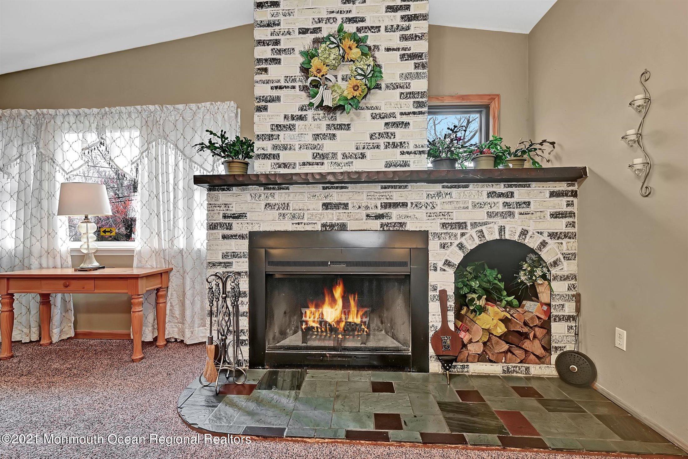 206 Middle Road Hazlet, NJ 07730 - Photo 4 of 25 05-Living