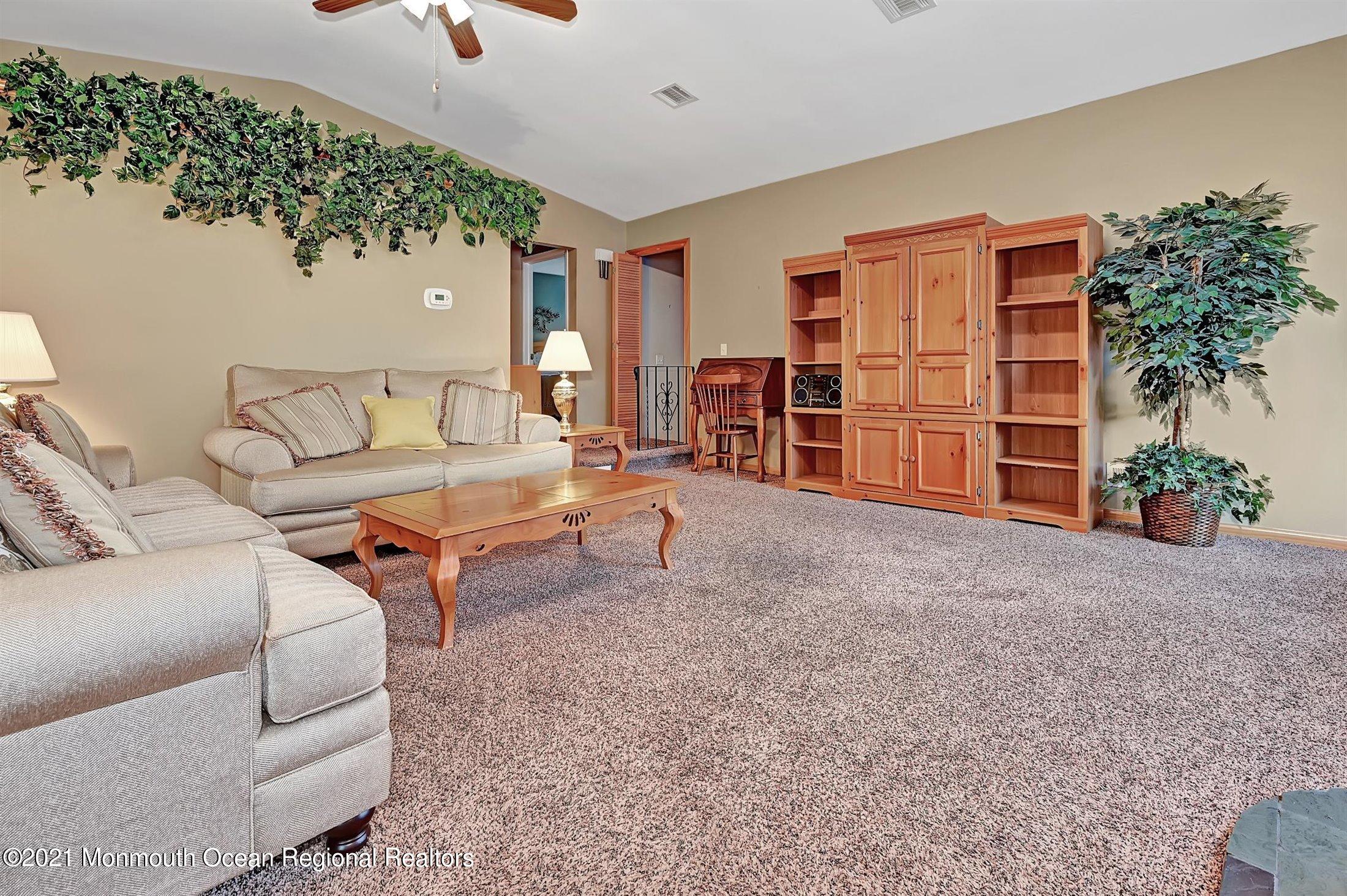 206 Middle Road Hazlet, NJ 07730 - Photo 5 of 25 06-Living