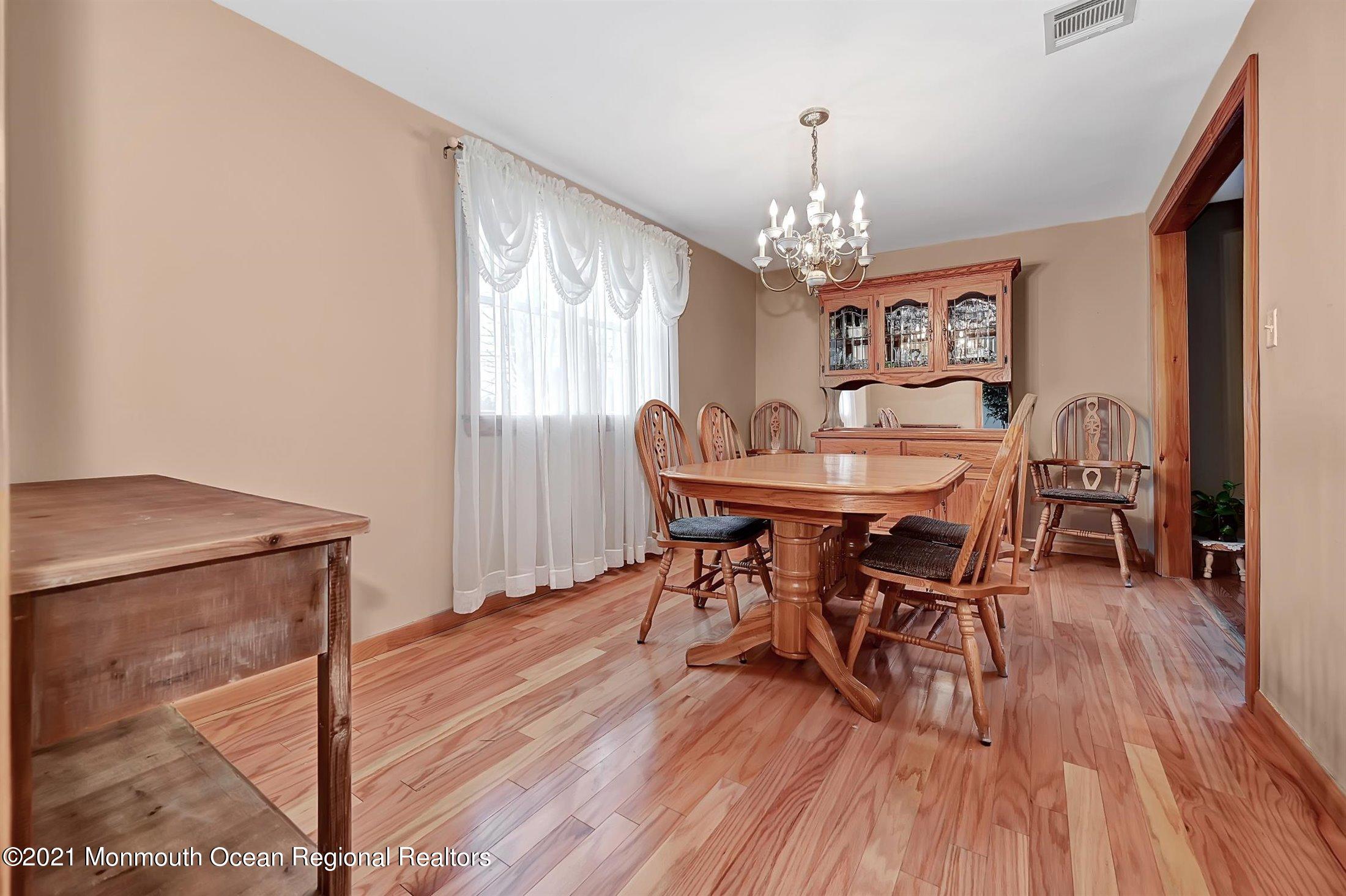 206 Middle Road Hazlet, NJ 07730 - Photo 7 of 25 08-Dining
