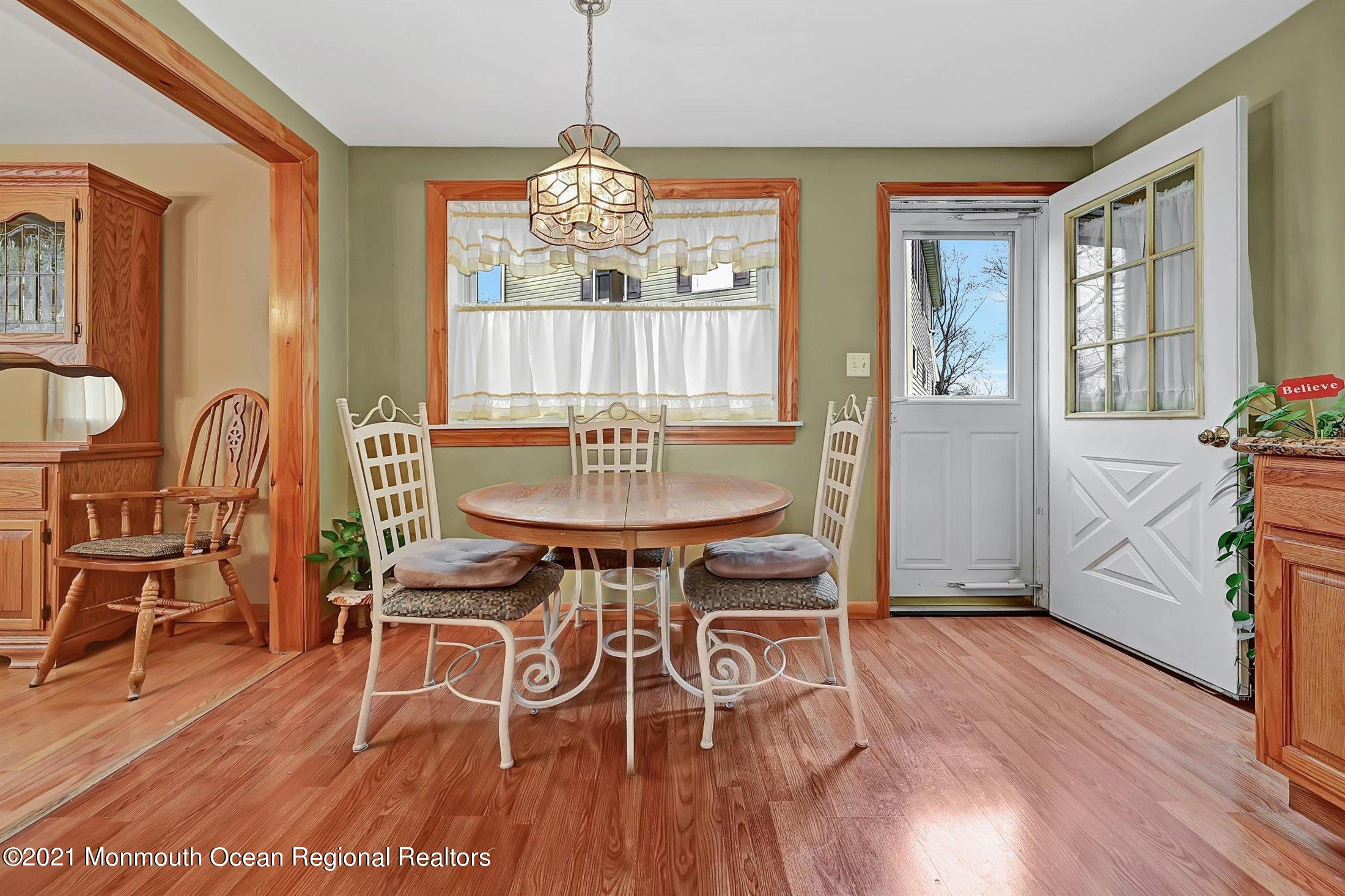 206 Middle Road Hazlet, NJ 07730 - Photo 9 of 25 10-Kitchen