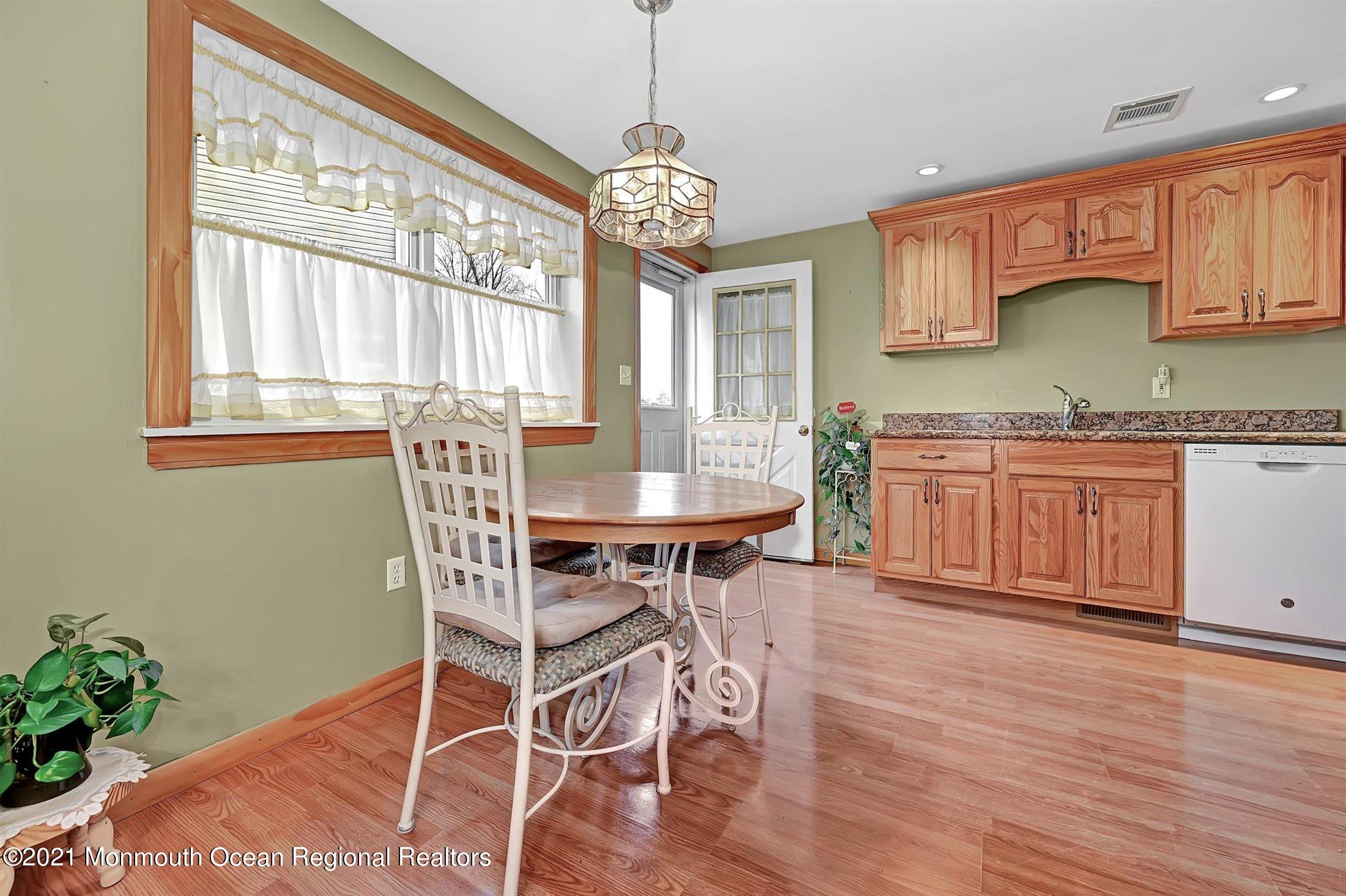 206 Middle Road Hazlet, NJ 07730 - Photo 10 of 25 11-Kitchen