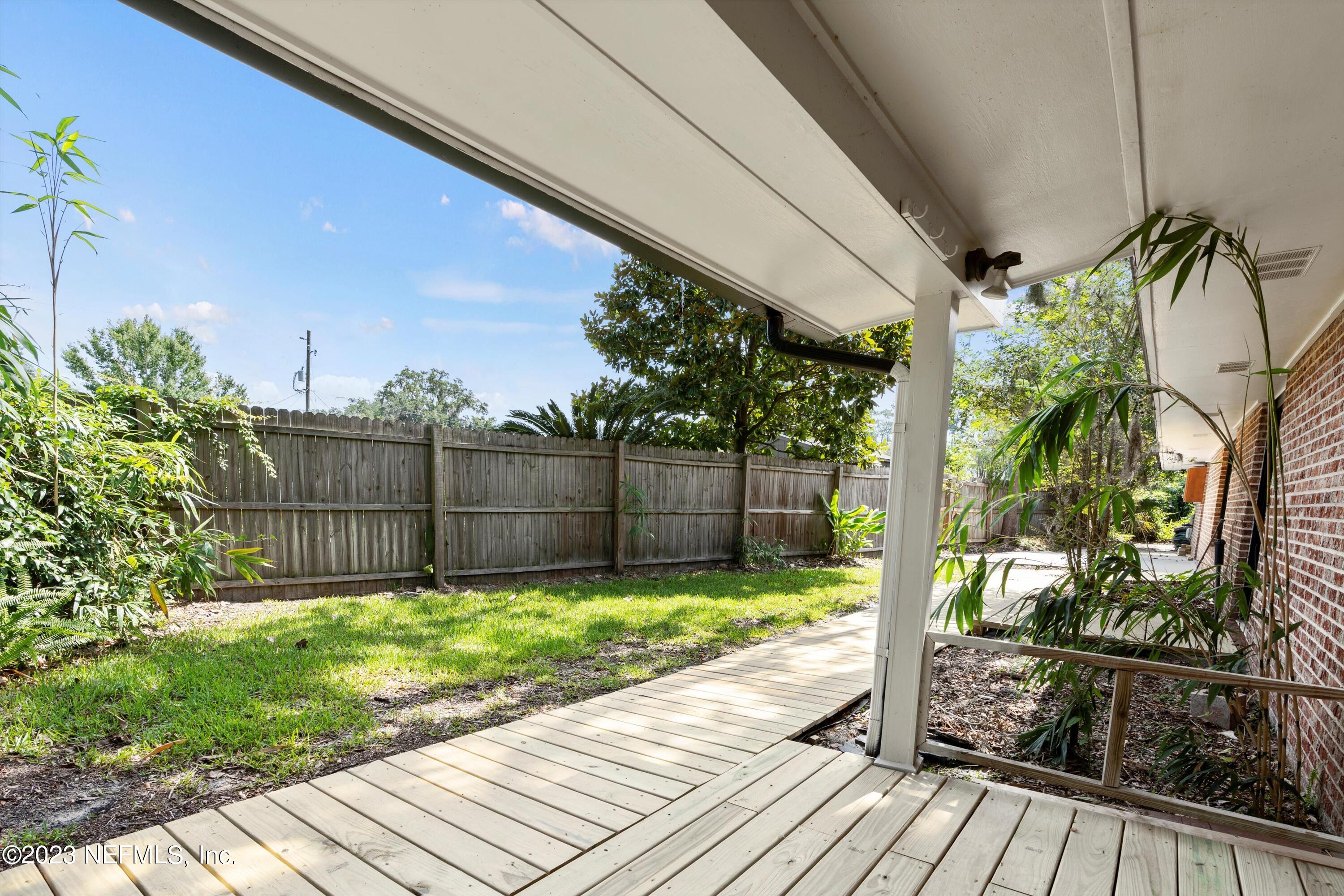 10188 Scott Mill Road Jacksonville, FL 32257 - Photo 27 of 34 27-Back Porch