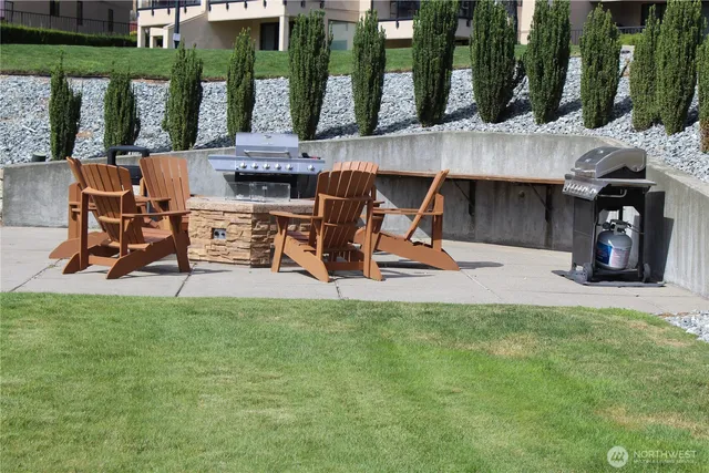 a view of outdoor space yard and green space