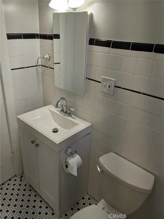 $2,000 | 1000 East 1st Street, Unit 1002, Long Beach, CA 90802