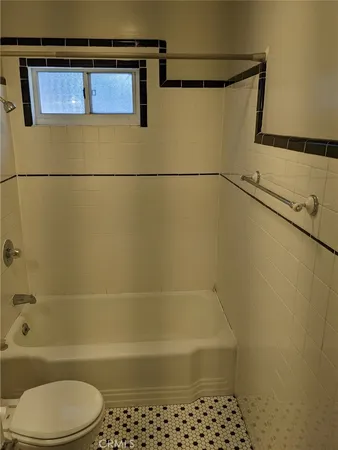 $2,000 | 1000 East 1st Street, Unit 1002, Long Beach, CA 90802