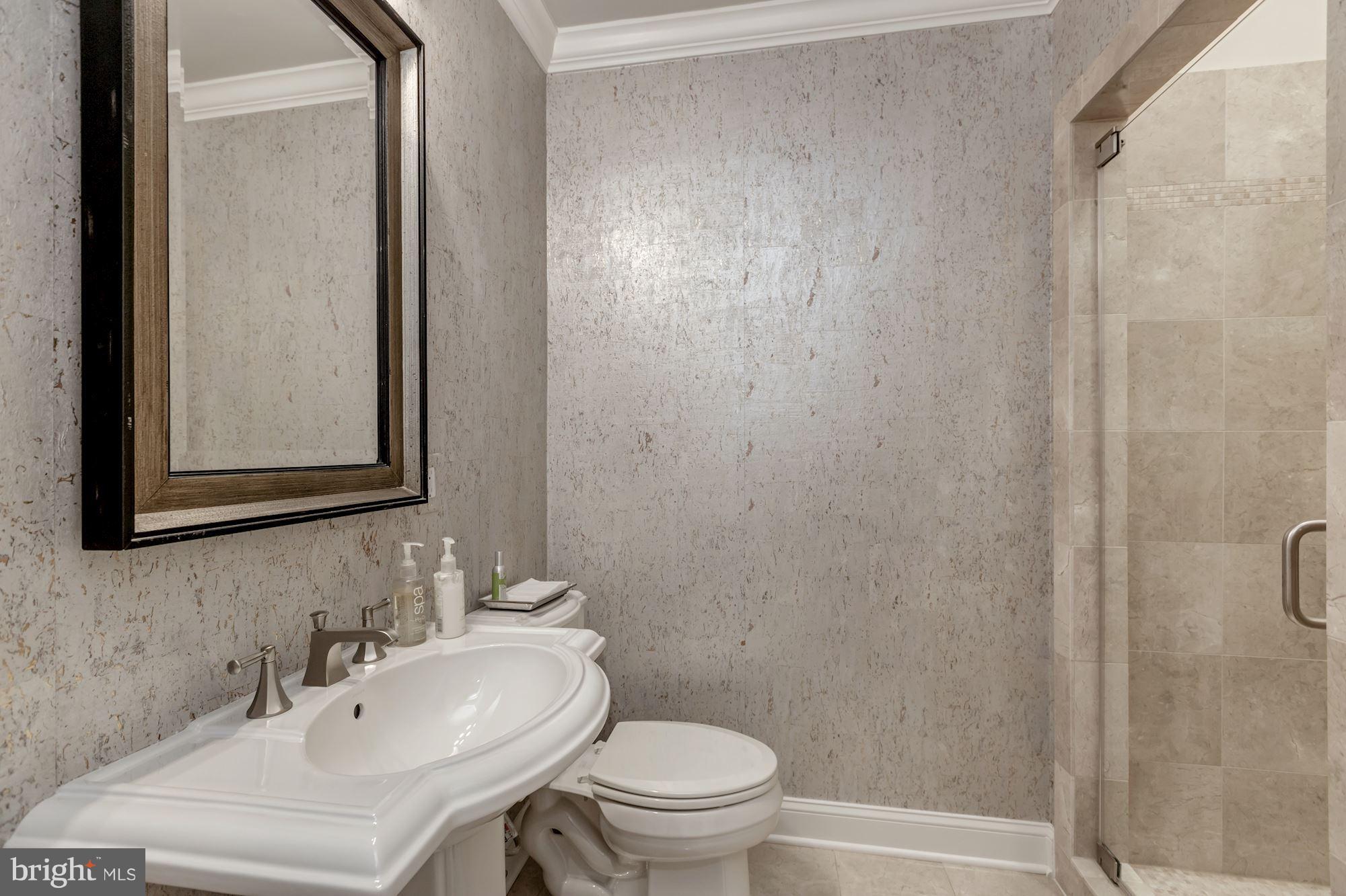 1224 R Street Northwest, Unit 2 Washington, DC 20009 - Photo 11 of 22 Bath