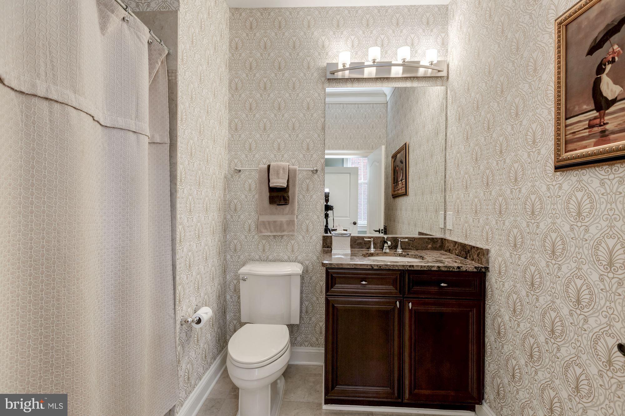1224 R Street Northwest, Unit 2 Washington, DC 20009 - Photo 12 of 22 Bath