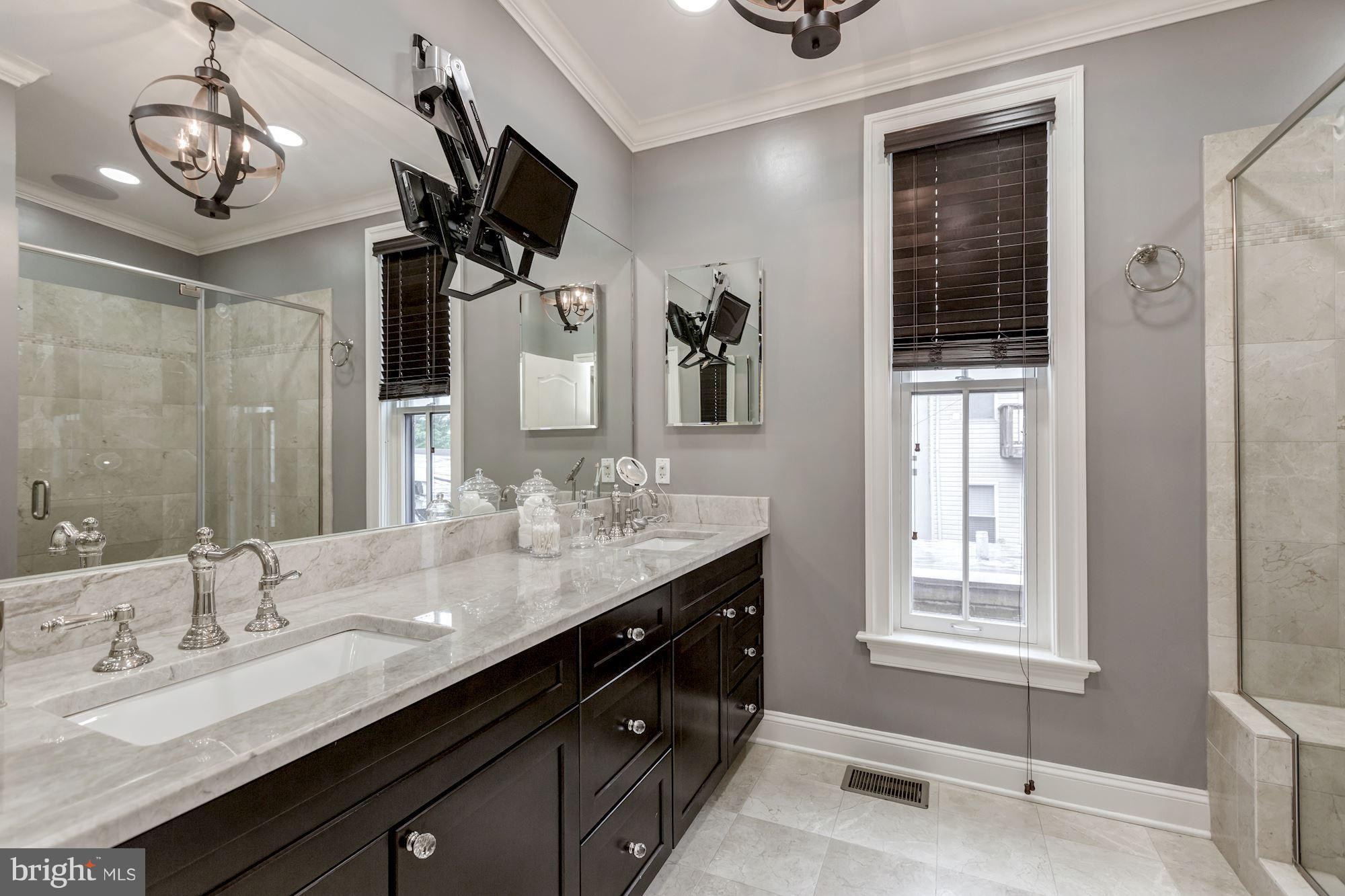 1224 R Street Northwest, Unit 2 Washington, DC 20009 - Photo 17 of 22 Bath (Master)