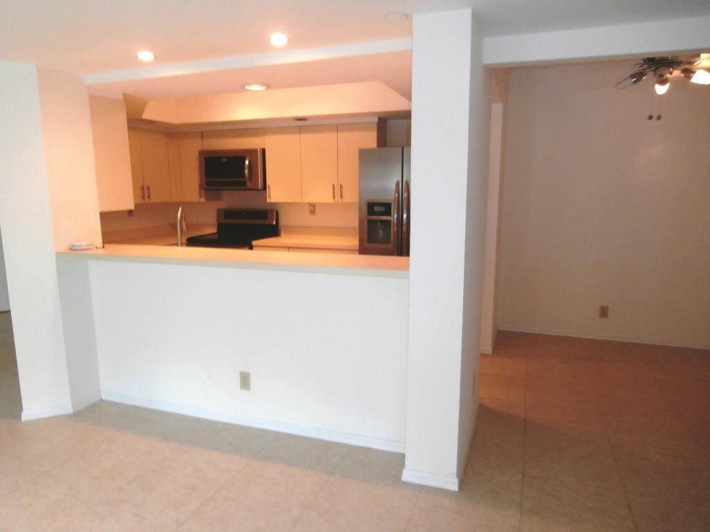 100 Southeast 5th Avenue, Unit 210 Boca Raton, FL 33432 - Photo 8 of 30 KITCHEN