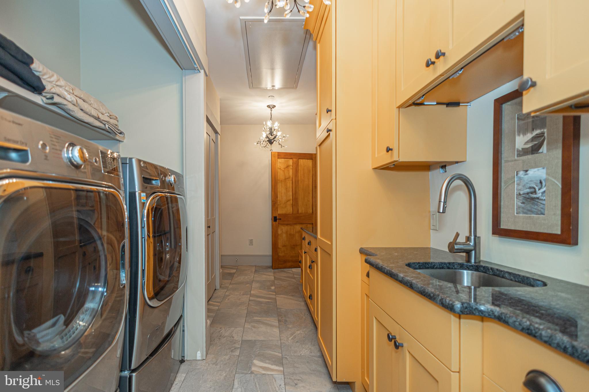 992 A Worthington Mill Road Newtown, PA 18940 - Photo 44 of 96 a bathroom with a double vanity sink and a mirror