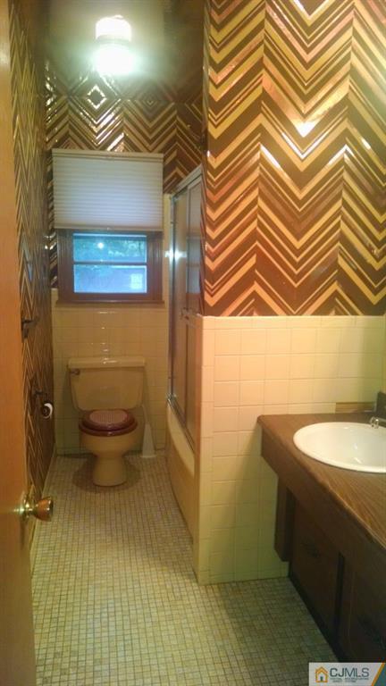 34 Landsdowne Road East Brunswick, NJ 08816 - Photo 11 of 19 Gallery Image 11