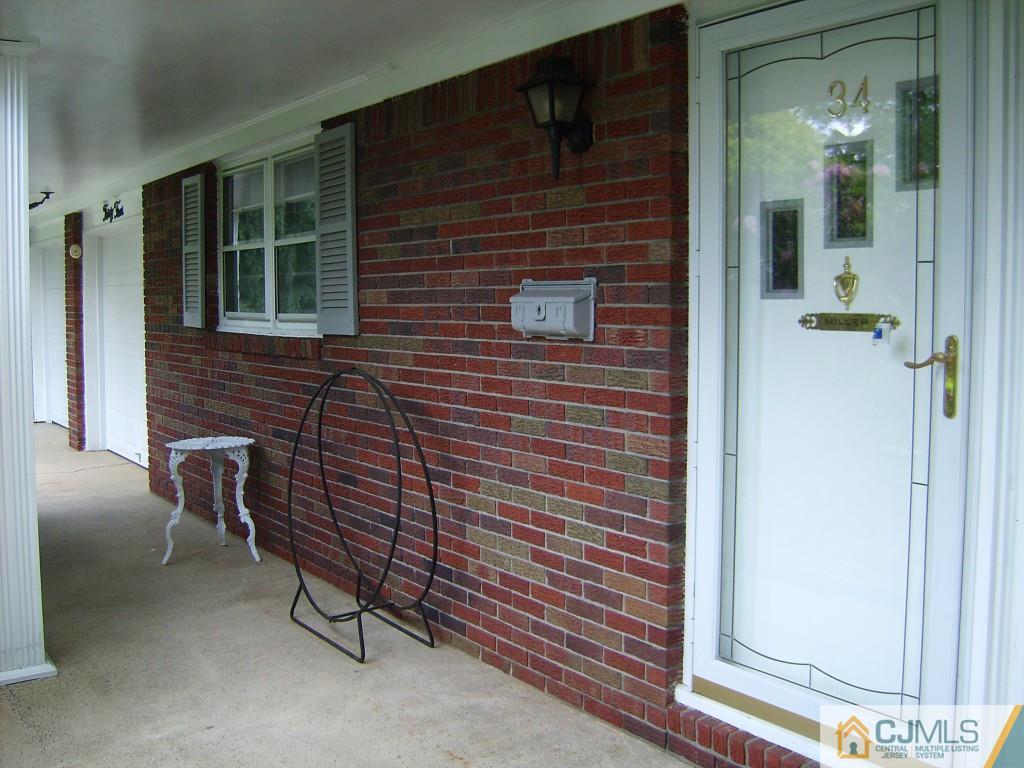 34 Landsdowne Road East Brunswick, NJ 08816 - Photo 3 of 19 Gallery Image 3