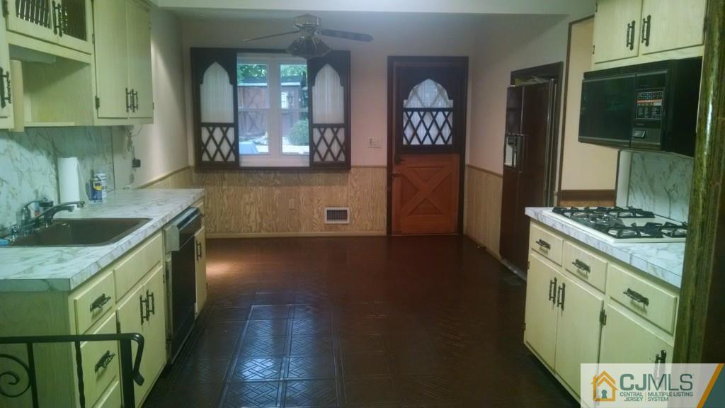 34 Landsdowne Road East Brunswick, NJ 08816 - Photo 7 of 19 Gallery Image 7