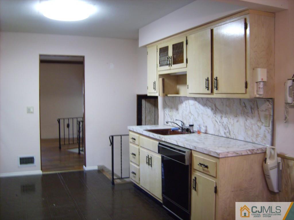 34 Landsdowne Road East Brunswick, NJ 08816 - Photo 8 of 19 Gallery Image 8