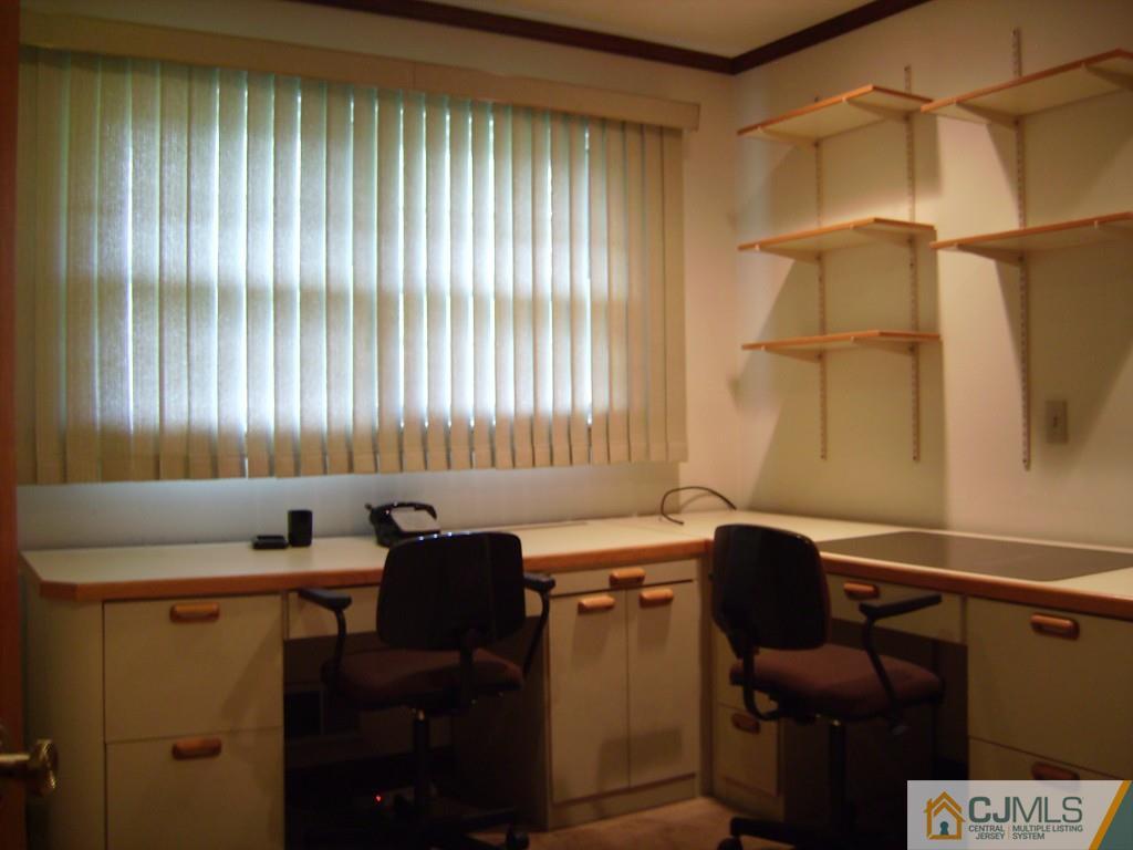 34 Landsdowne Road East Brunswick, NJ 08816 - Photo 10 of 19 Gallery Image 10