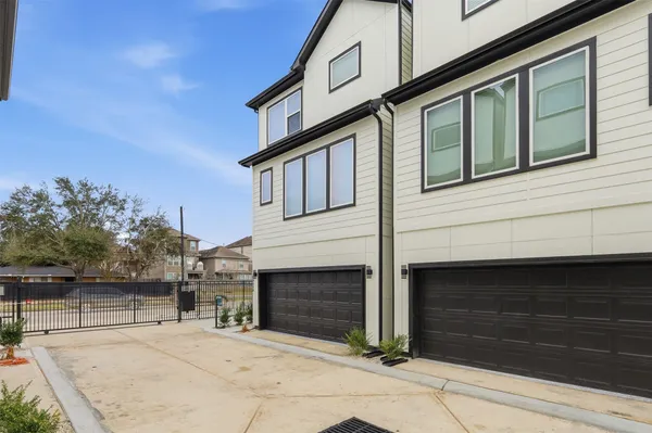 $2,700 | 9405 D Hammerly Boulevard, Unit C, Houston, TX 77080