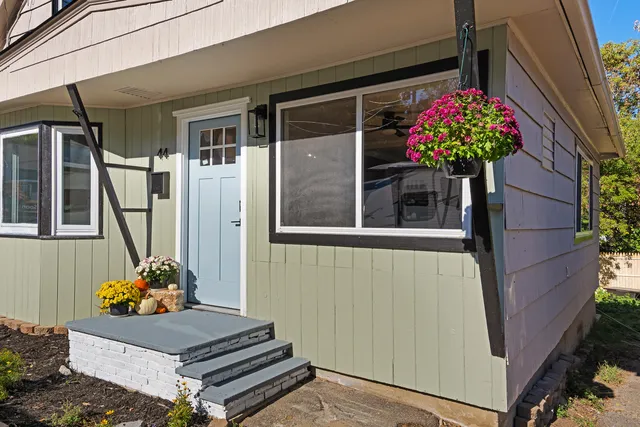 $279,900 | 44 6th Street, Auburn, ME 04210