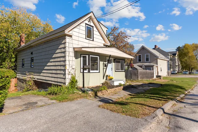 $279,900 | 44 6th Street, Auburn, ME 04210